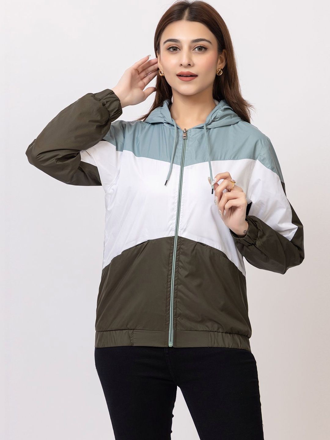 SHAKTIAURA Women Colourblocked Lightweight Sporty Jacket