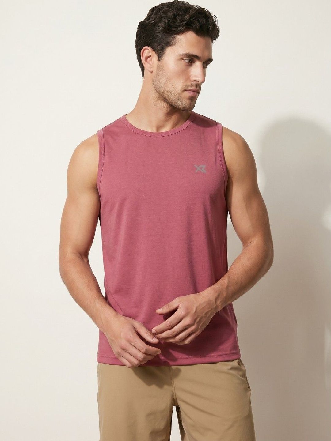 CROSS BENCH Men Brand Logo T-shirt