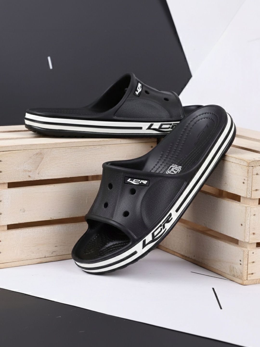 Lancer Men Striped Sliders