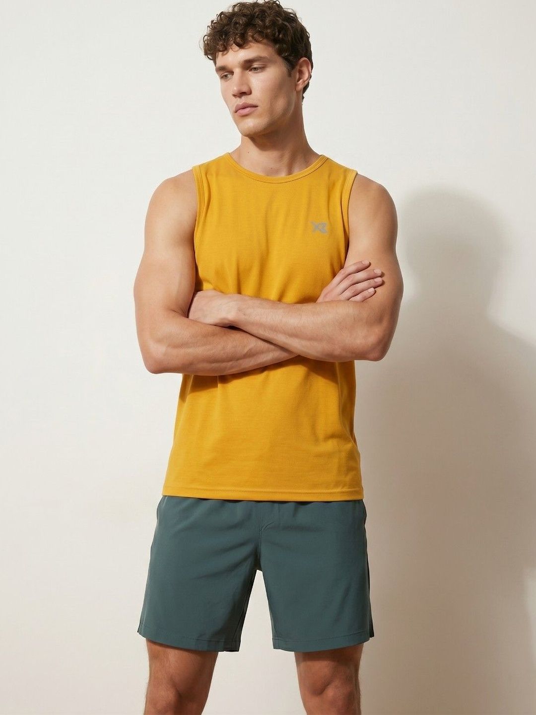 CROSS BENCH Men Brand Logo T-shirt