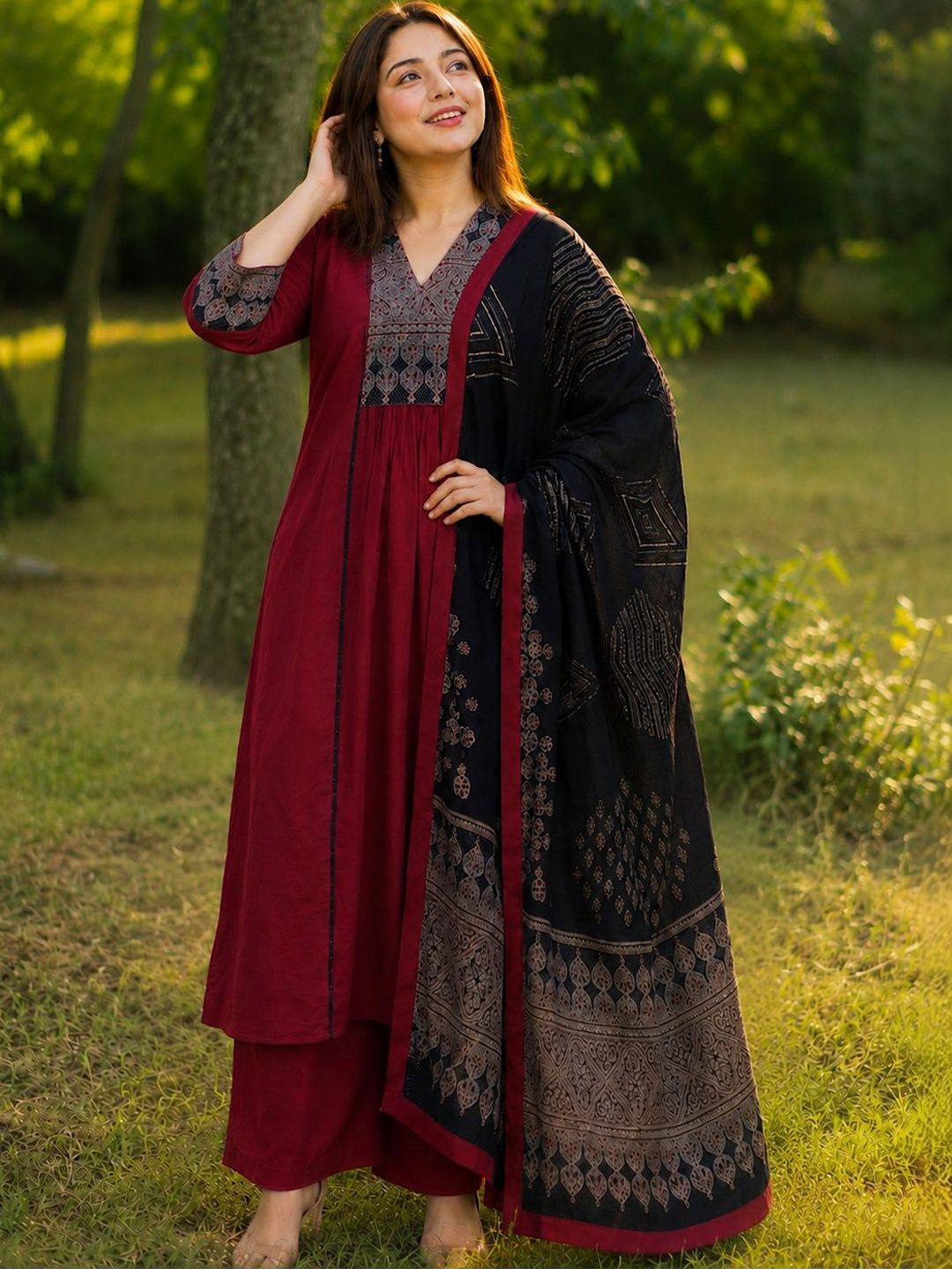 Anouk Anouk Women Ethnic Motifs Printed Empire Thread Work Kurta with Palazzos & With Dupatta
