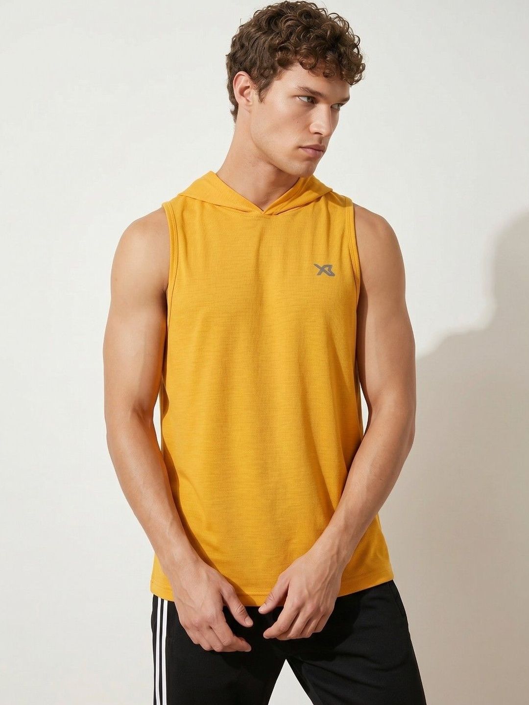 CROSS BENCH Men Brand Logo Hooded T-shirt