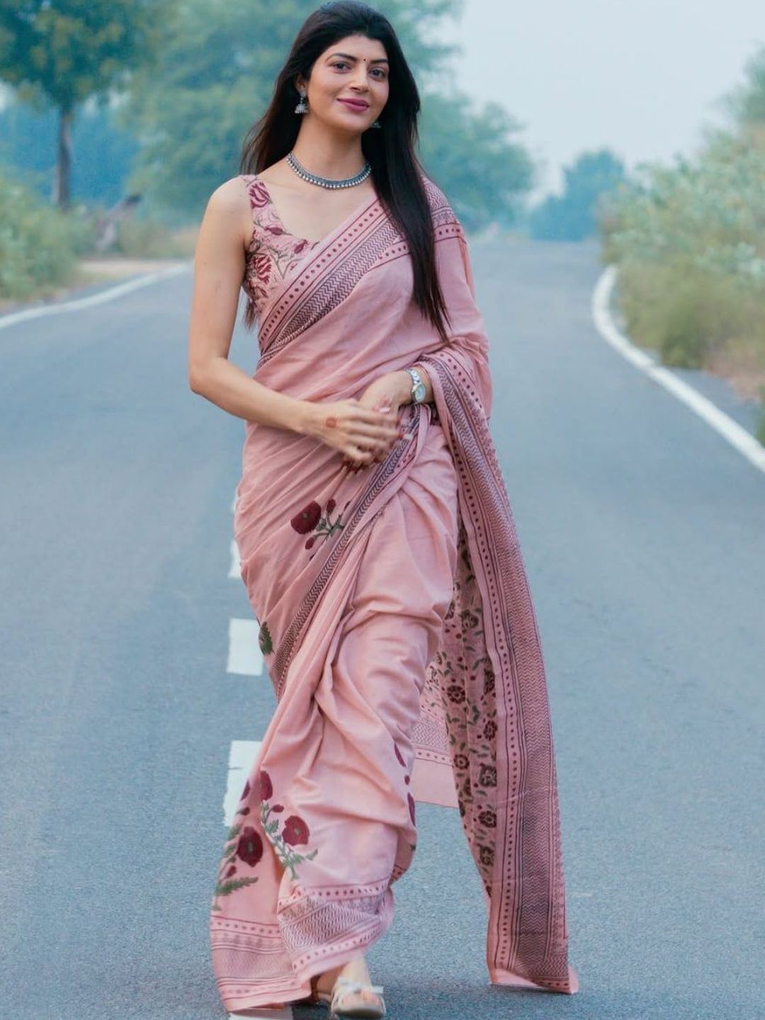 VASUKI ETHNICS VASUKI ETHNICS Floral Pure Linen Handloom Saree