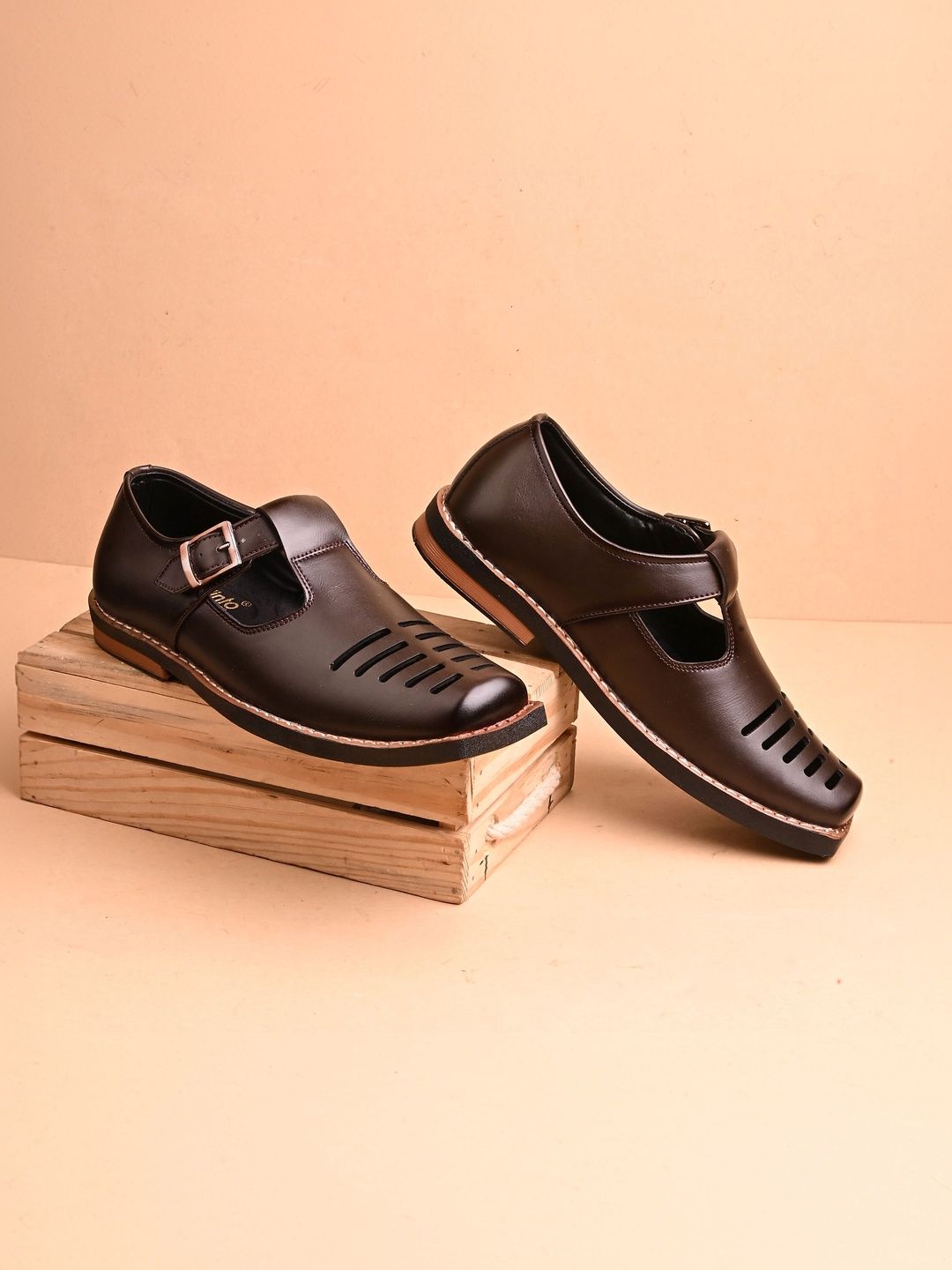 Vellinto Men Shoe-Style Sandals