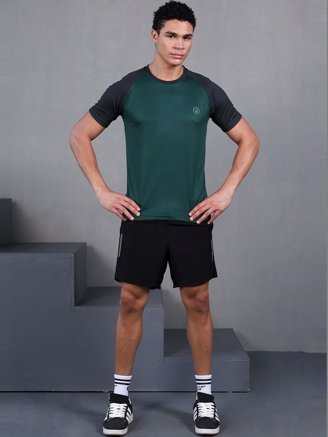 CHKOKKO Men Green Solid Round Neck Gym T -Shirt
