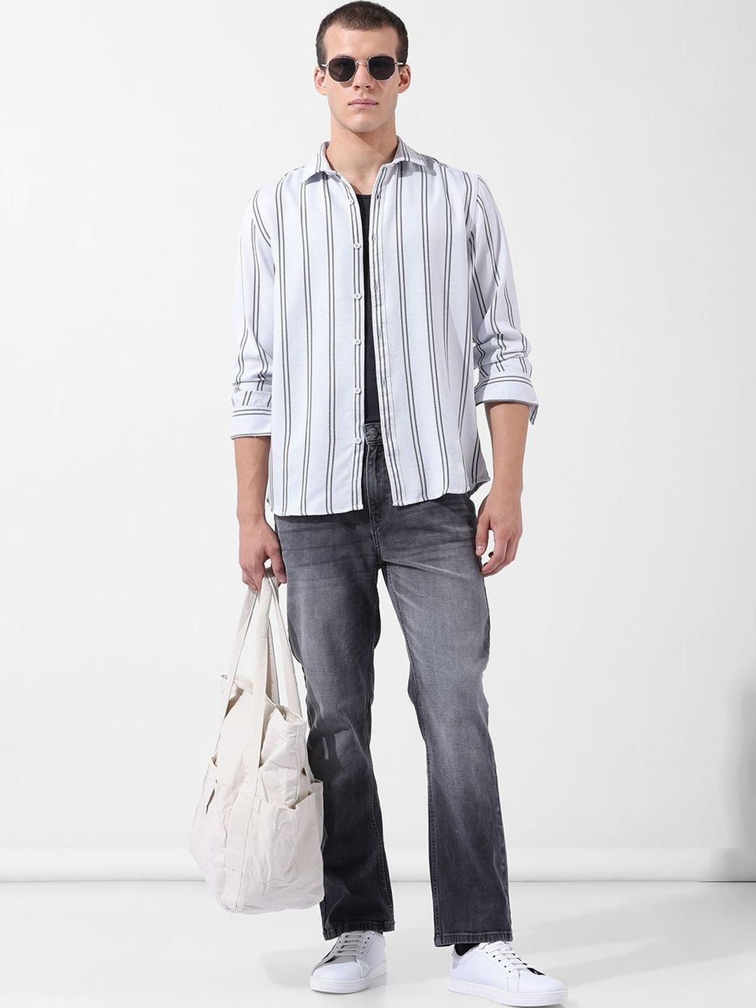 The Indian Garage Co Men Relexed Fit Mid-Rise Heavy Fade Stretchable Jeans