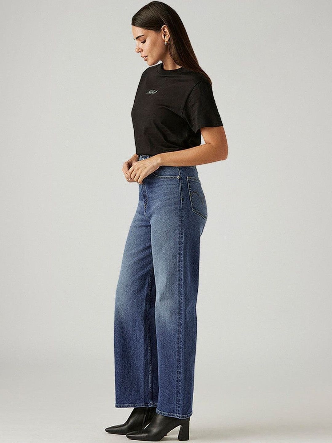 Classic Relaxed Fit High-Rise Light Fade Stretchable Jeans