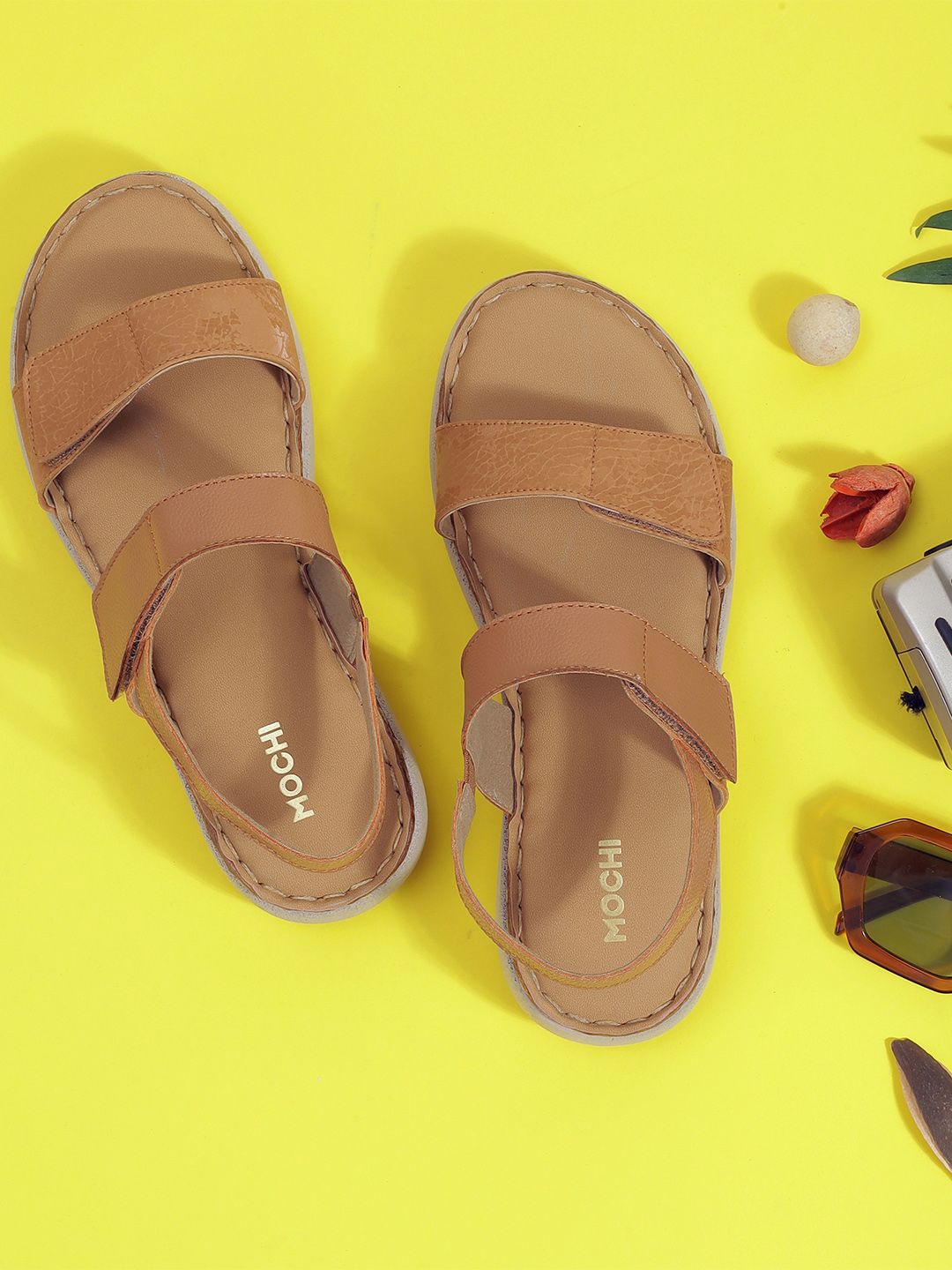 Mochi Mochi Women Embellished T-Strap Flats