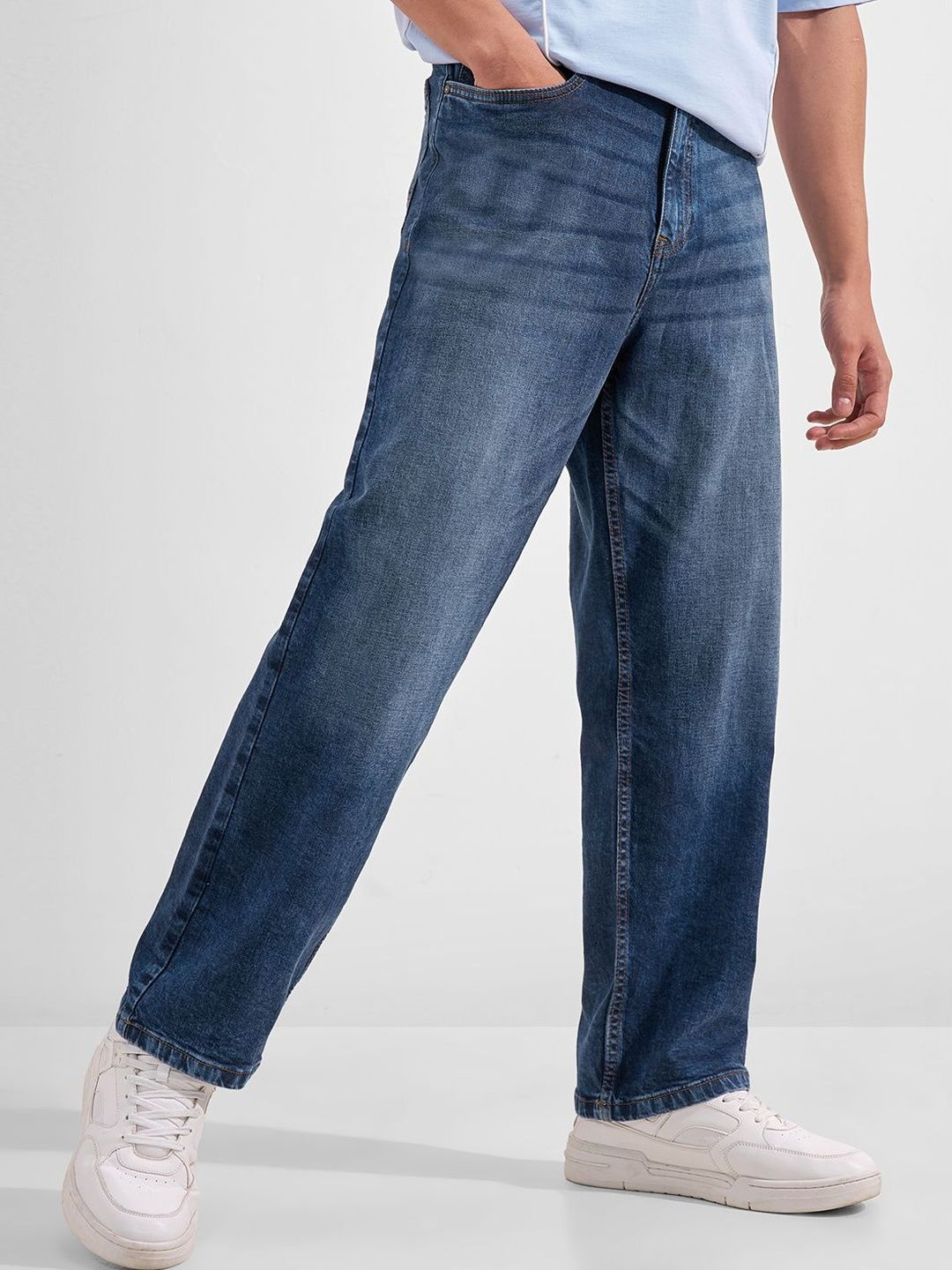HIGHLANDER Men Relaxed Fit Mid-Rise Low Distress Jeans