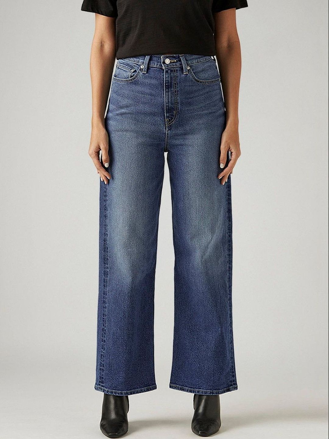 Classic Relaxed Fit High-Rise Light Fade Stretchable Jeans