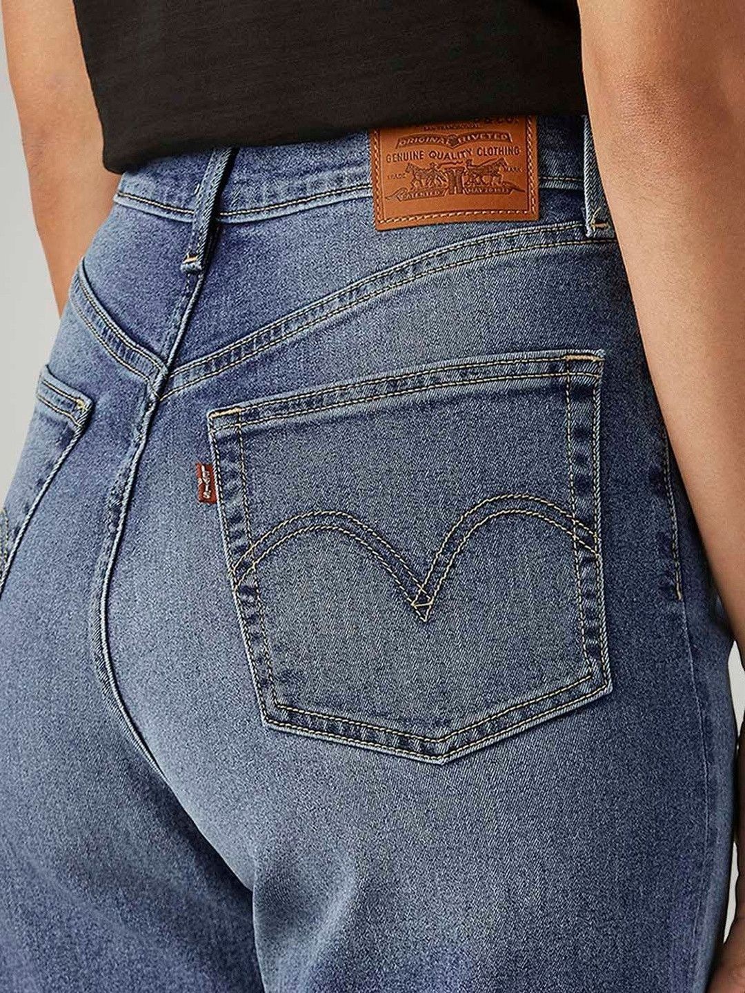 Classic Relaxed Fit High-Rise Light Fade Stretchable Jeans