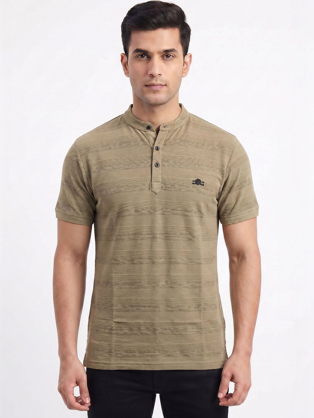 Plugin Men Printed Mandarin Collar T-shirt