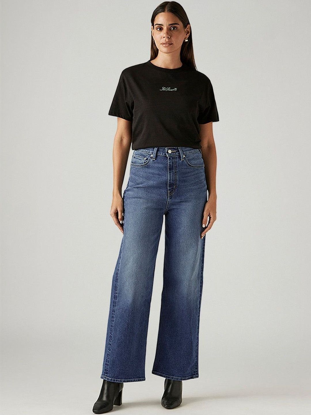 Classic Relaxed Fit High-Rise Light Fade Stretchable Jeans