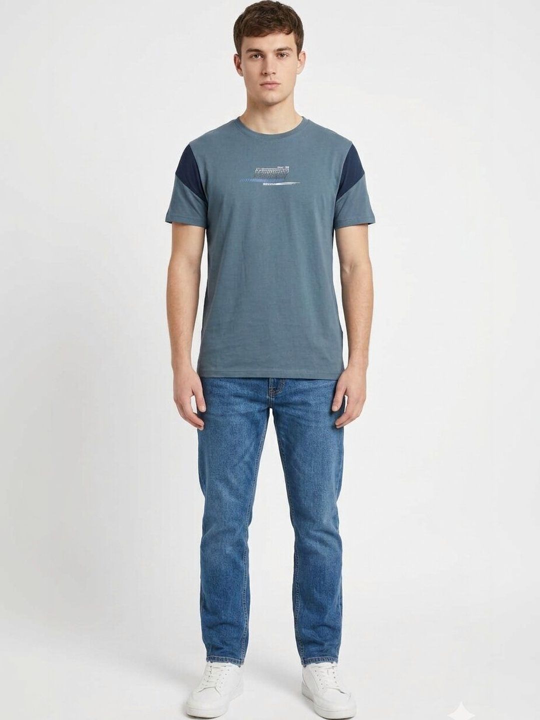 t-base Men Brand Logo Colourblocked T-shirt