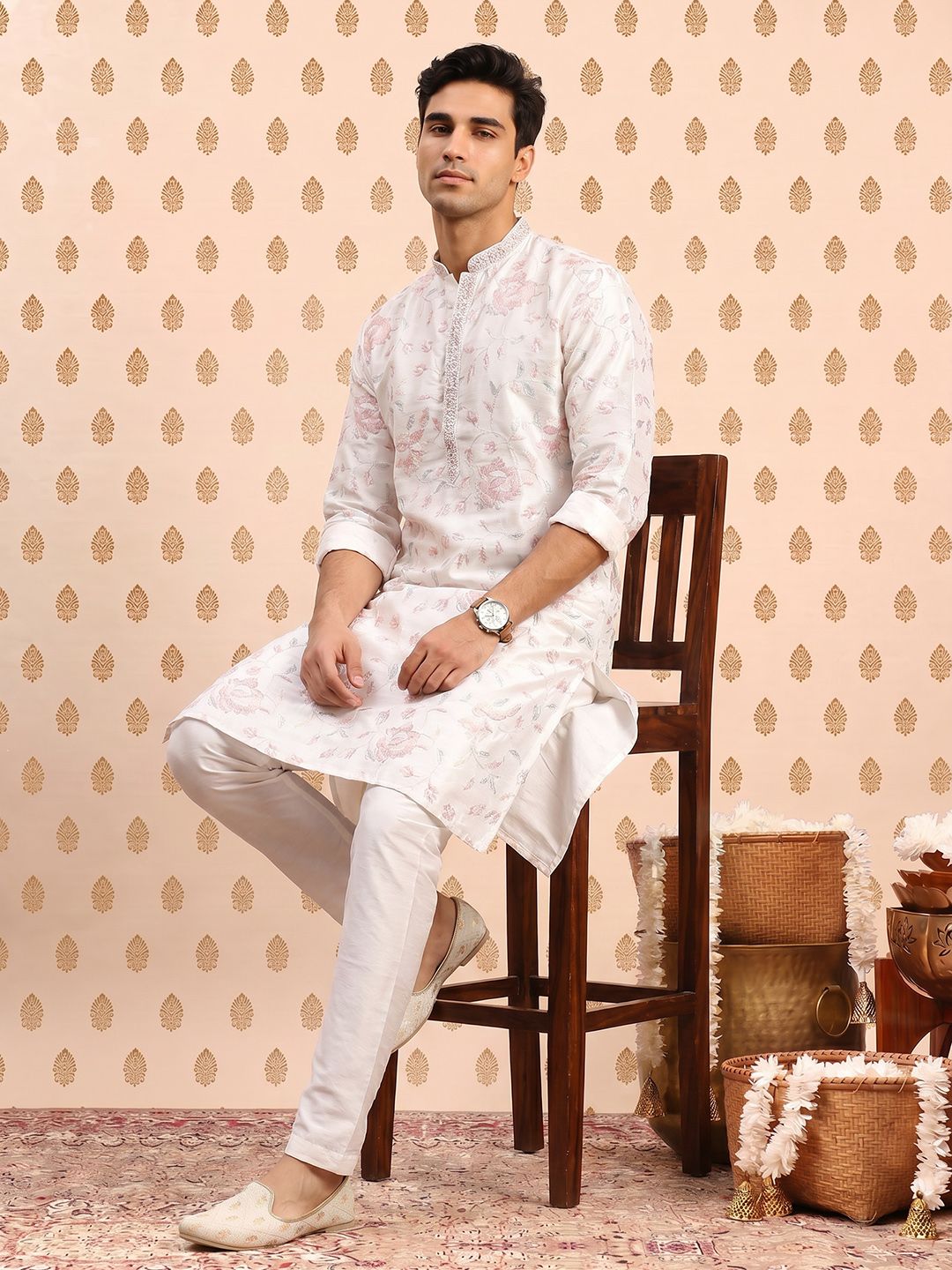 Floral Embroidered Kurta Set SOURAGYA Floral Embroidered Kurta Set
