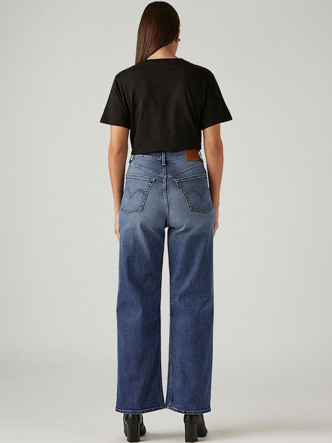 Classic Relaxed Fit High-Rise Light Fade Stretchable Jeans
