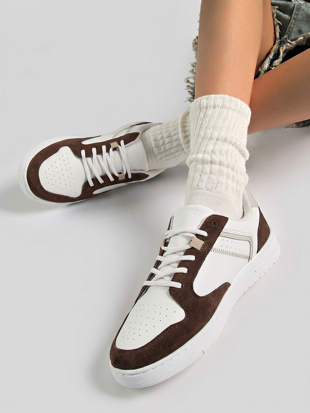 glitchez Women Perforations Colourblocked Round Toe  Sneakers