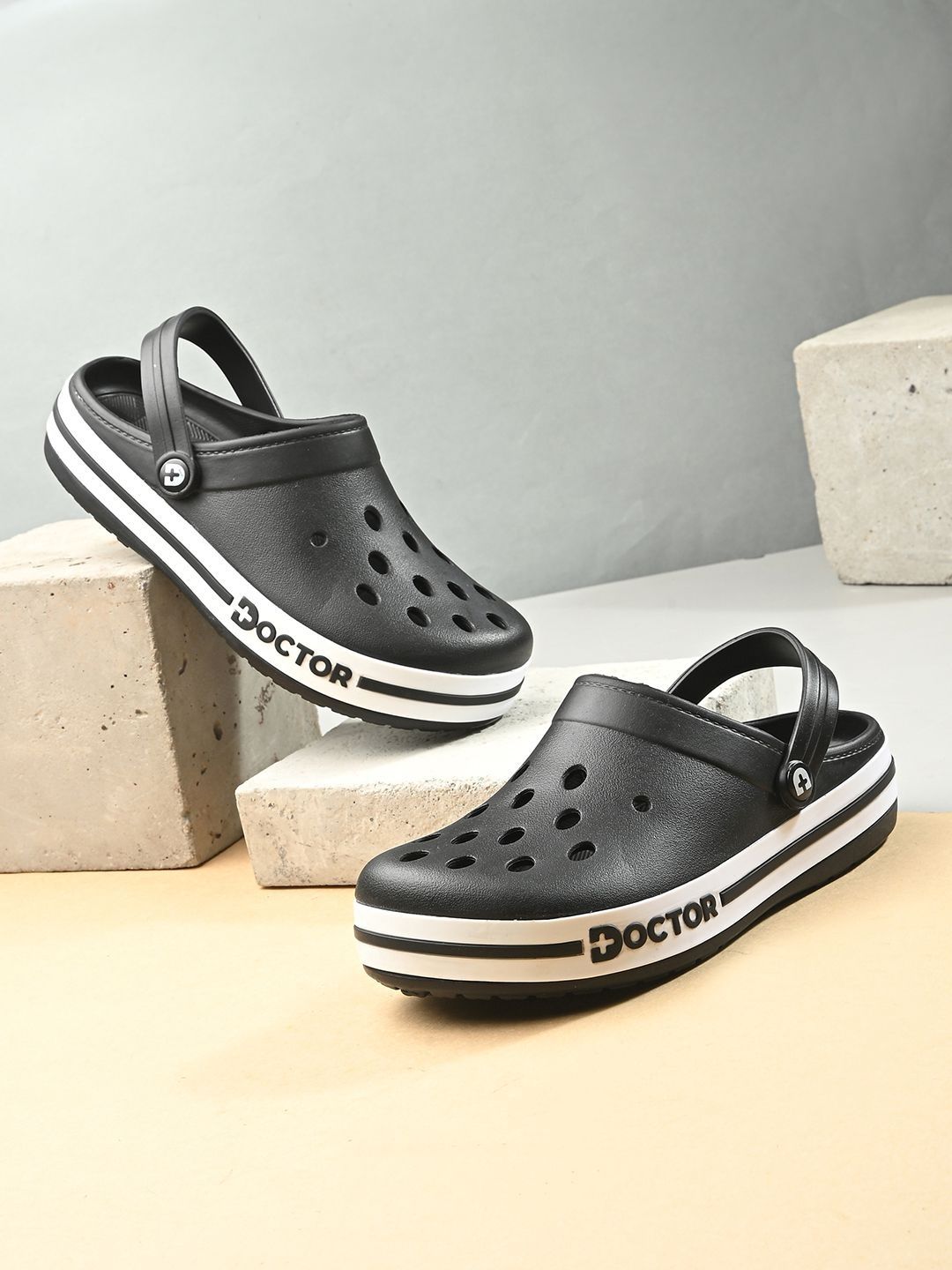 DOCTOR FEEL SOFT Men Colourblocked Clogs