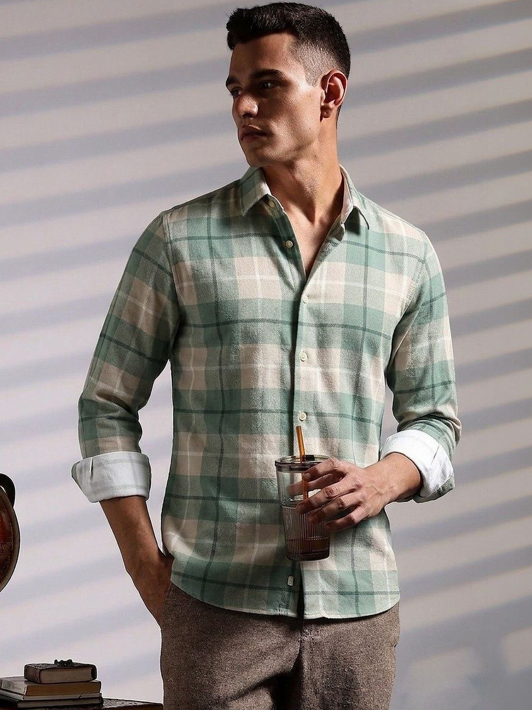 VELKYNOX Men Comfort Slim Fit Checked Casual Shirt
