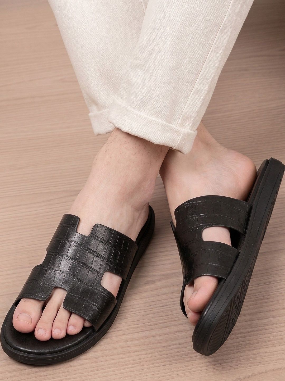 Roadster Men Embellished Sliders