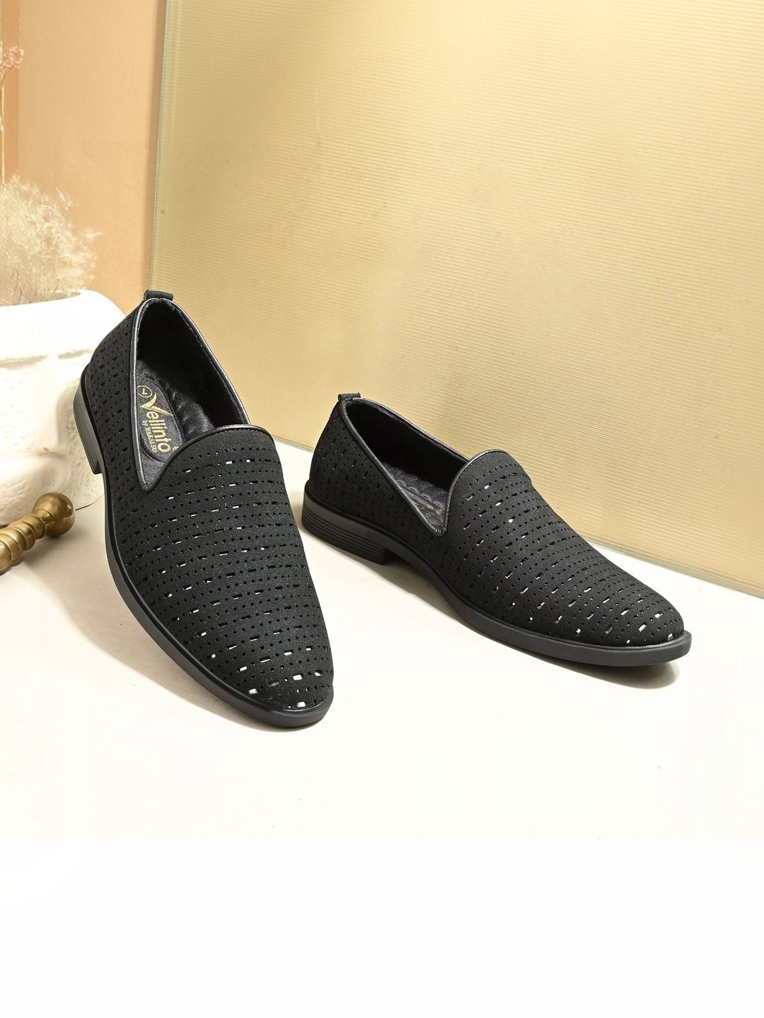 Vellinto Men Perforations Loafers