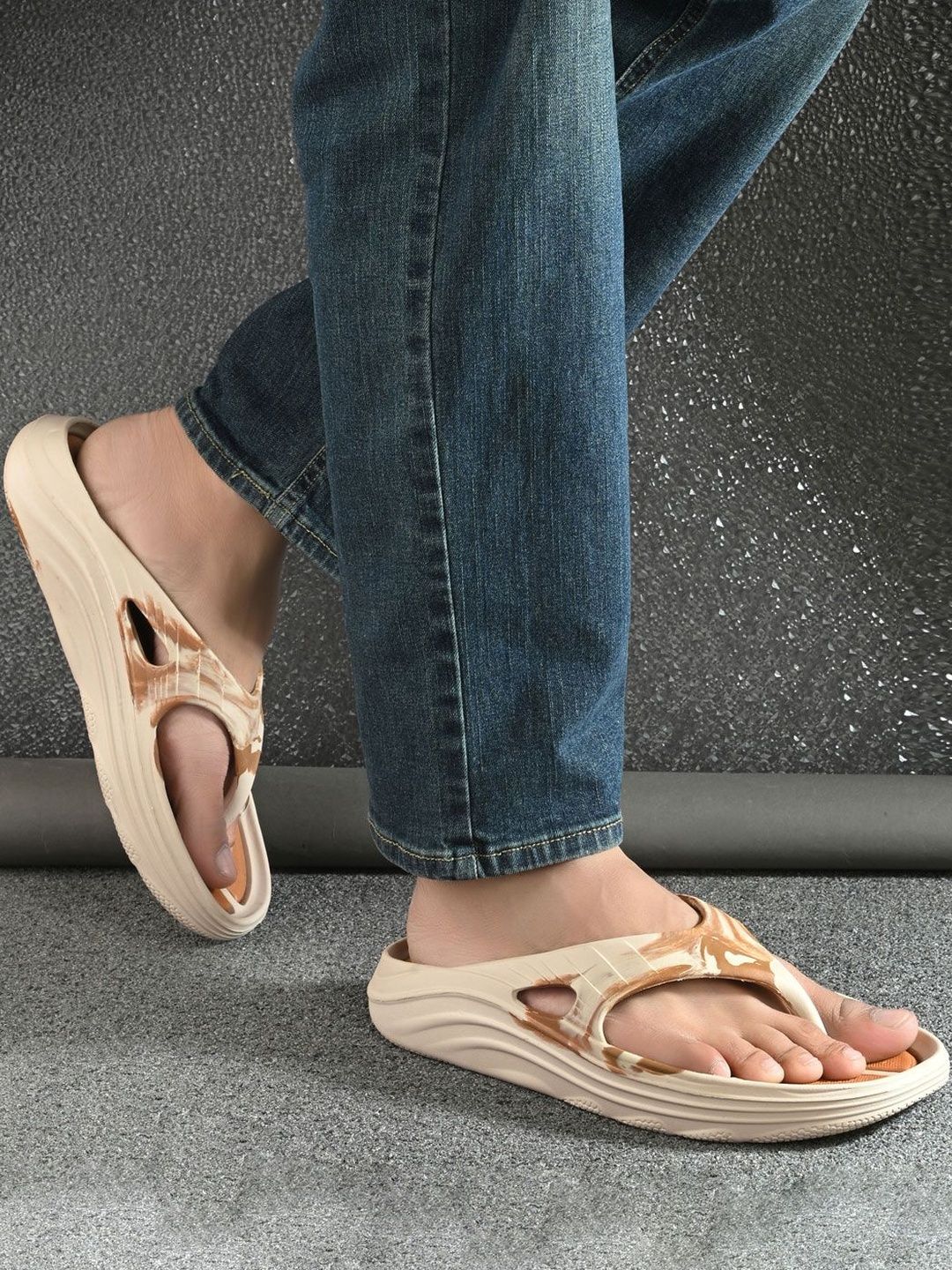 DOCTOR FEEL SOFT Men Printed Thong Flip-Flops