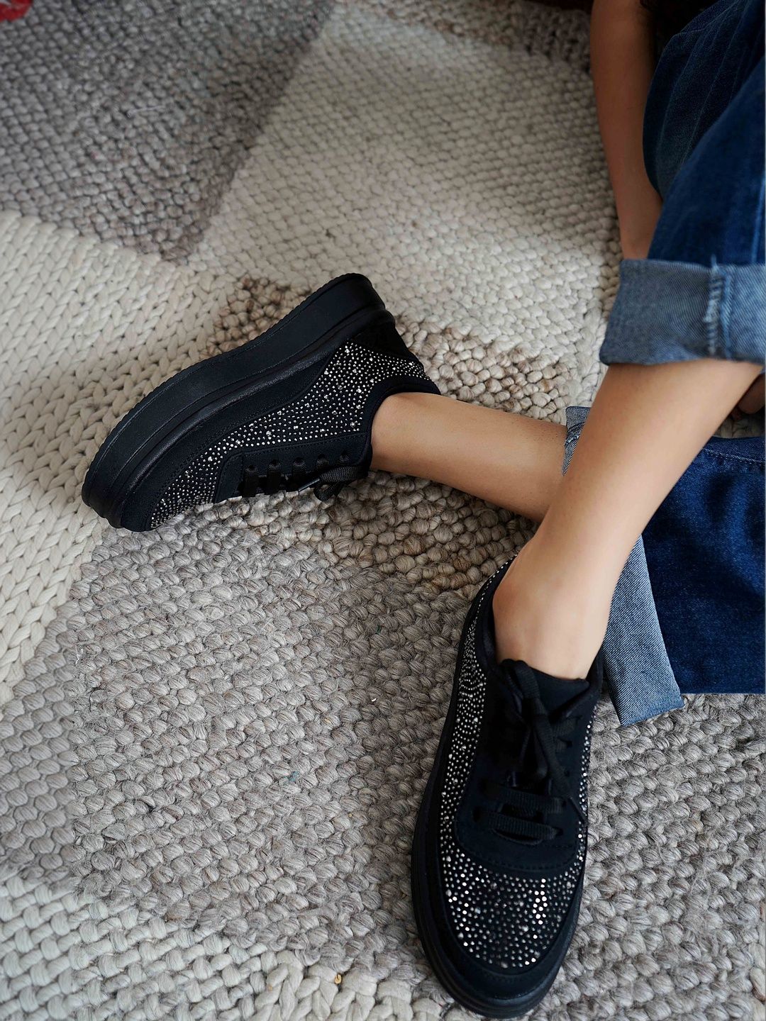 Shezone Women Black Textured Sneakers