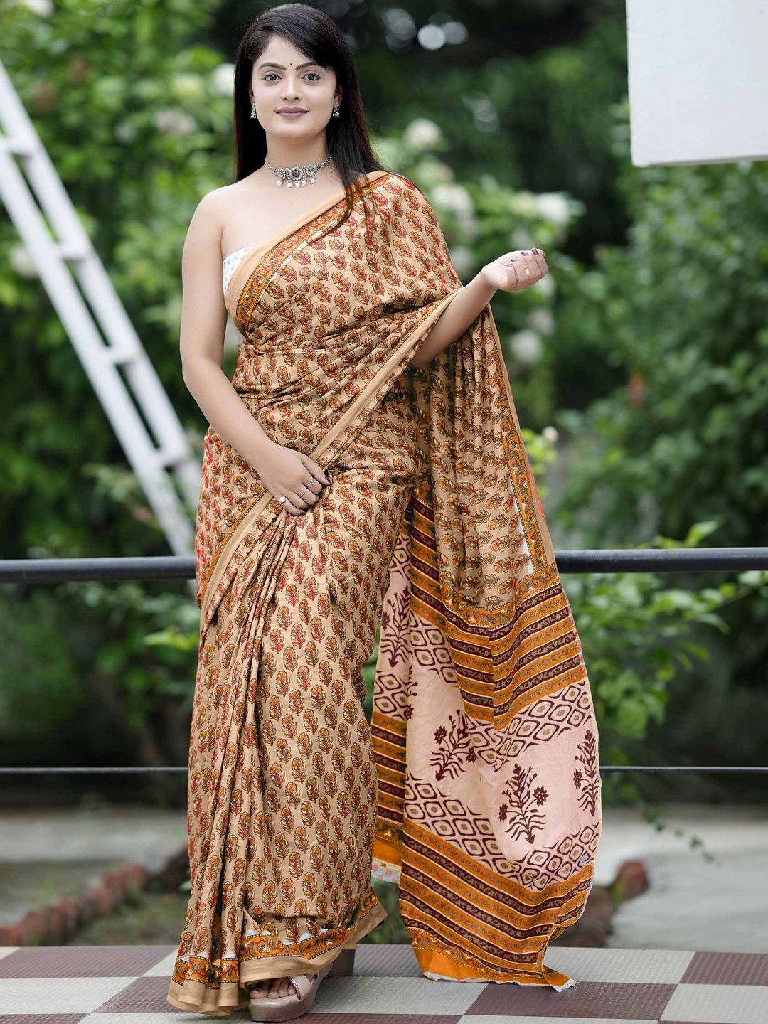Sangria Women Floral Print Pure Cotton Saree With Blouse Piece