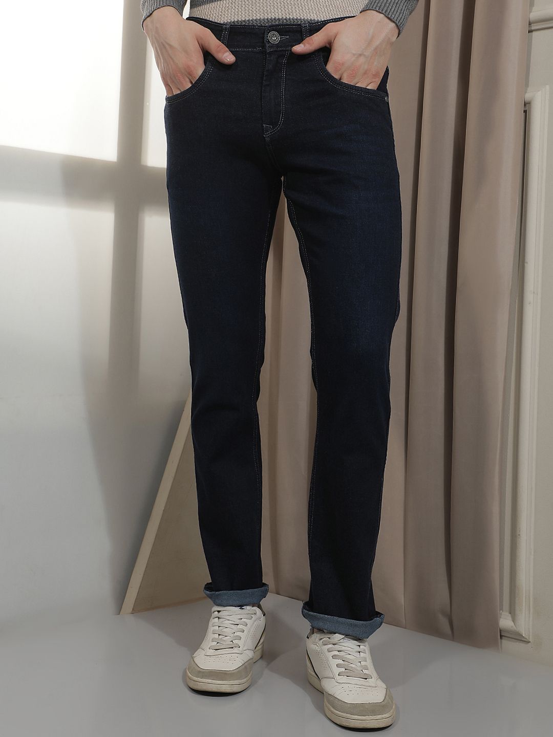 Crimsoune Club Men Straight Fit Light Fade Mid-Rise Stretchable Jeans