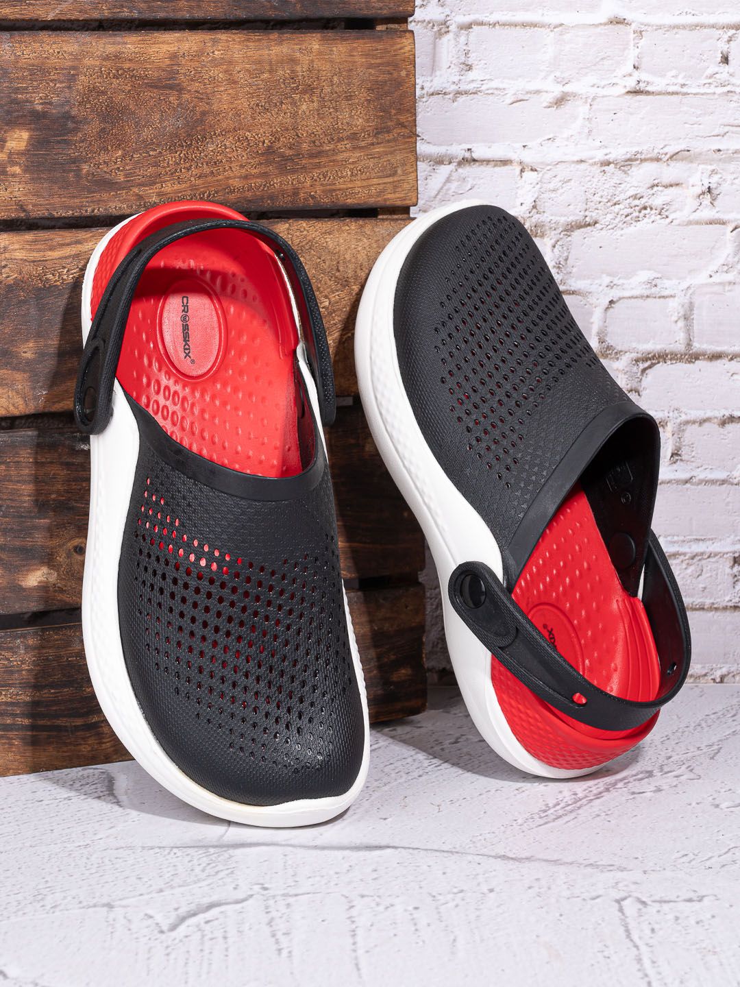 CROSSKIX Men Croslite Clogs