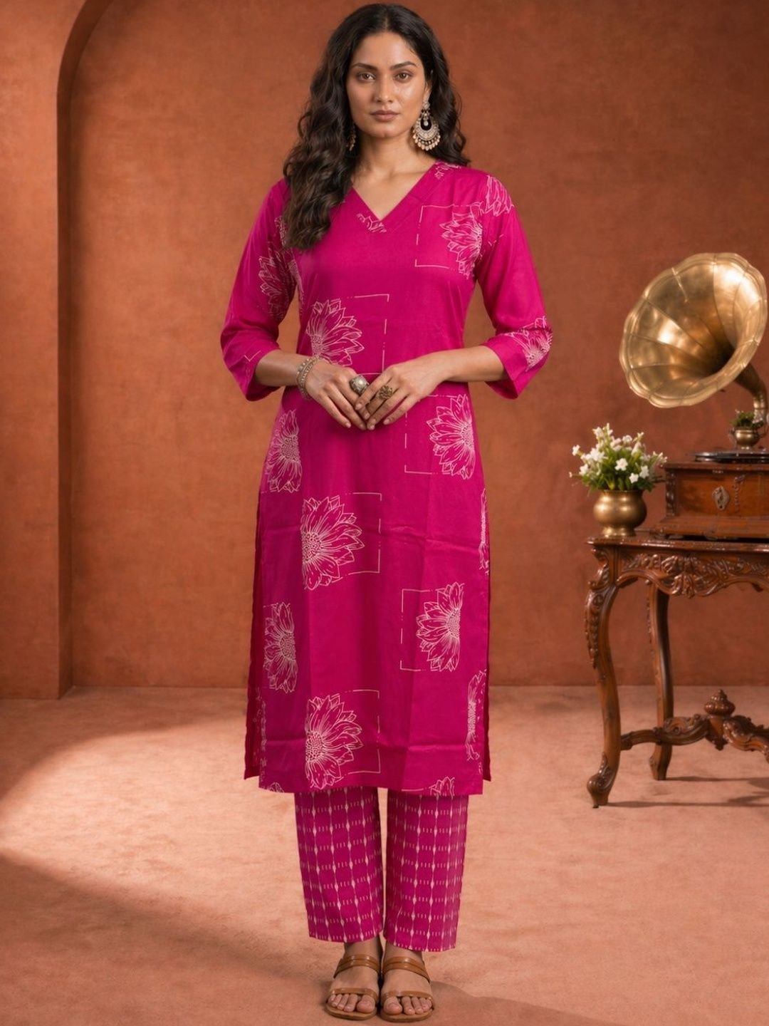 VRIKAA Women Floral Printed Regular Kurta with Trousers