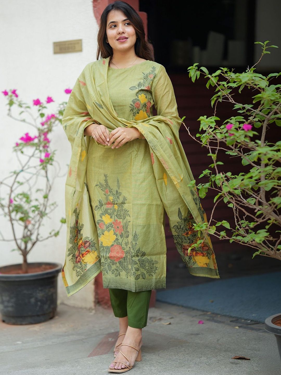 HERE&NOW HERE&NOW Women Floral Printed Jamdani Cotton Kurta with Dupatta