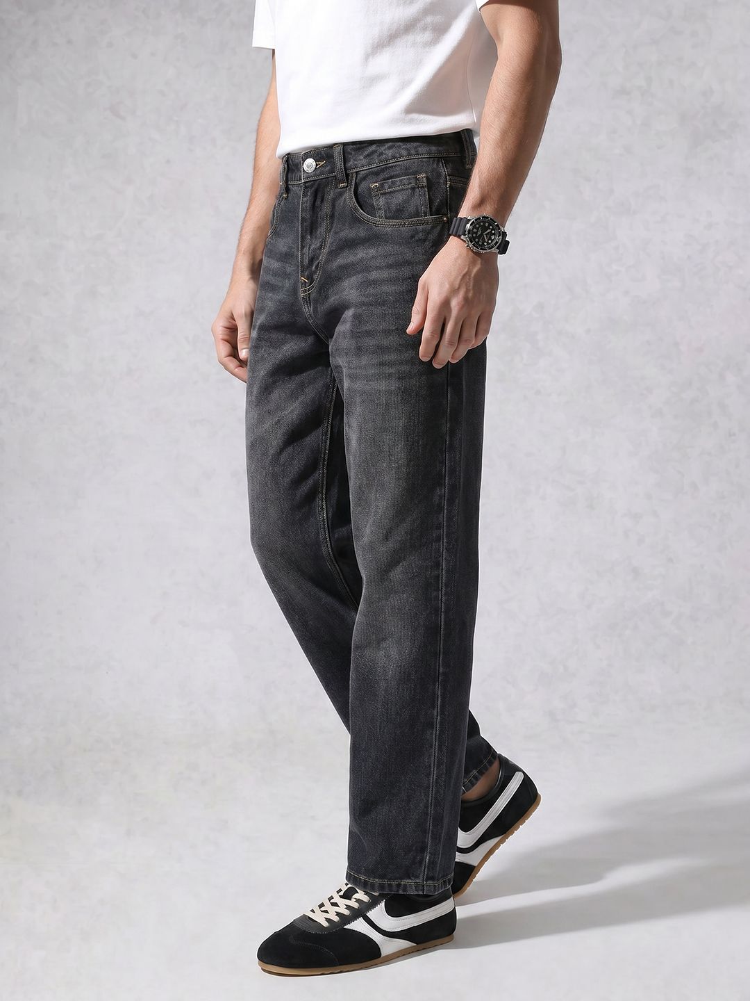 WROGN Men Loose Fit Light Fade Pure Cotton Jeans