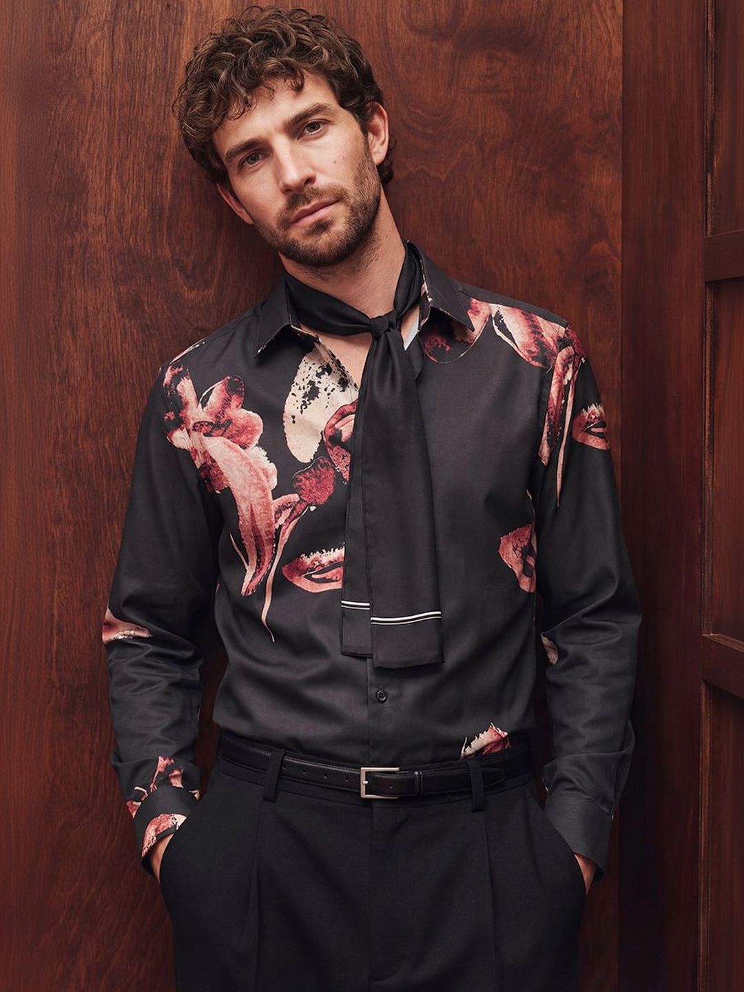 Snitch Men Slim Fit Floral Casual Shirt