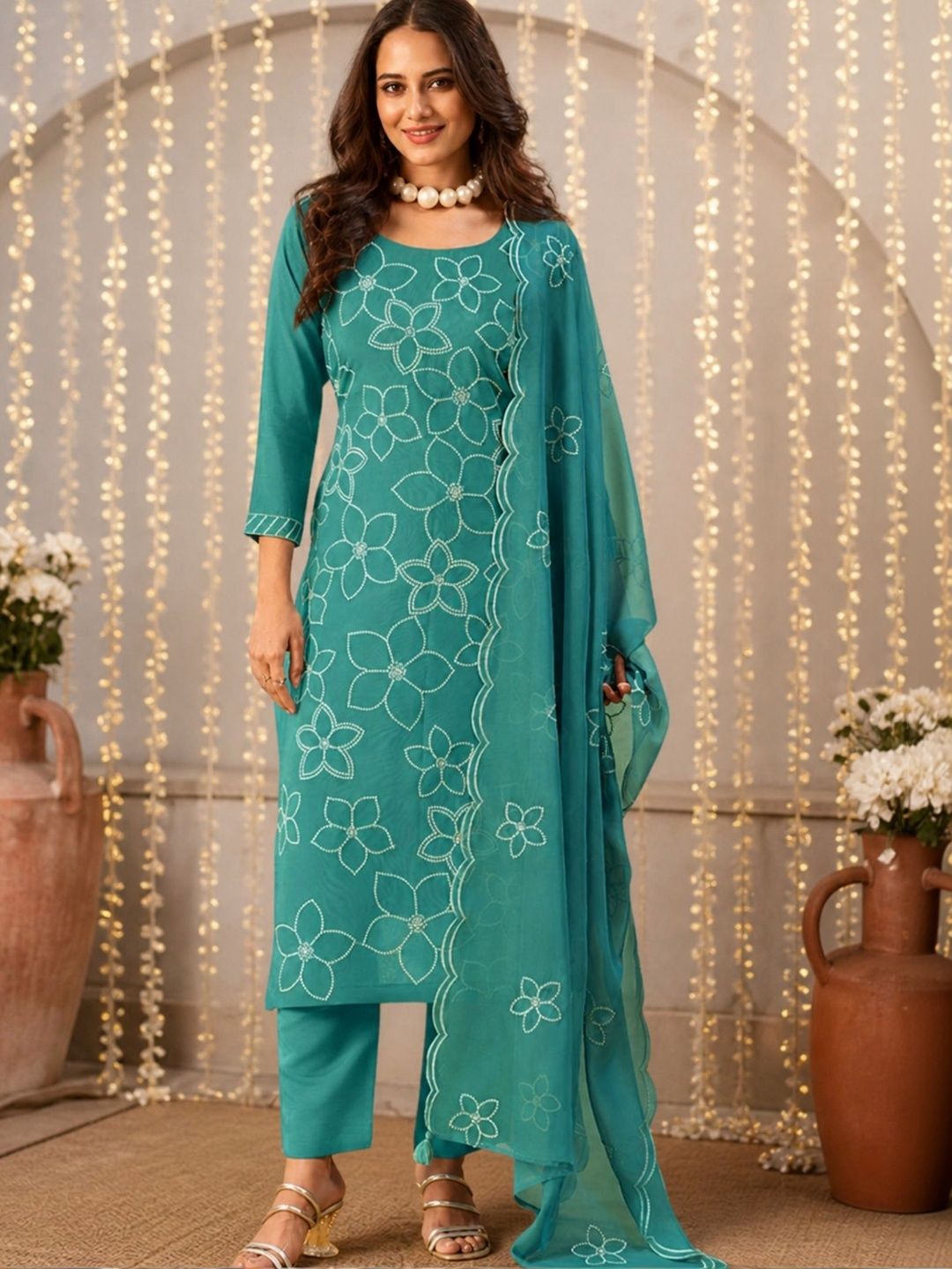 Chandbaali Women Floral Embroidered Regular Thread Work Kurta with Trousers & With Dupatta