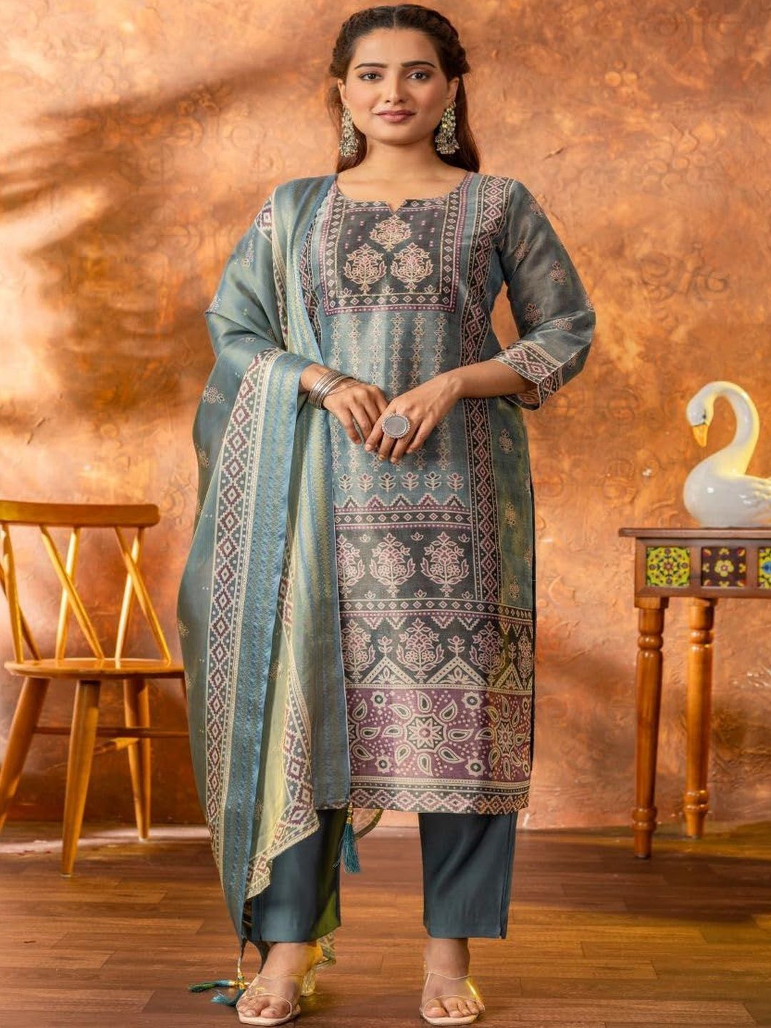 ANVERI TEXTILES Women Ethnic Motifs Printed Regular Kurta with Trousers & With Dupatta