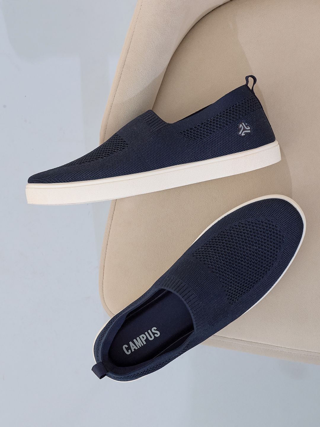 Campus AXTO Men Mesh Walking Non-Marking Shoes