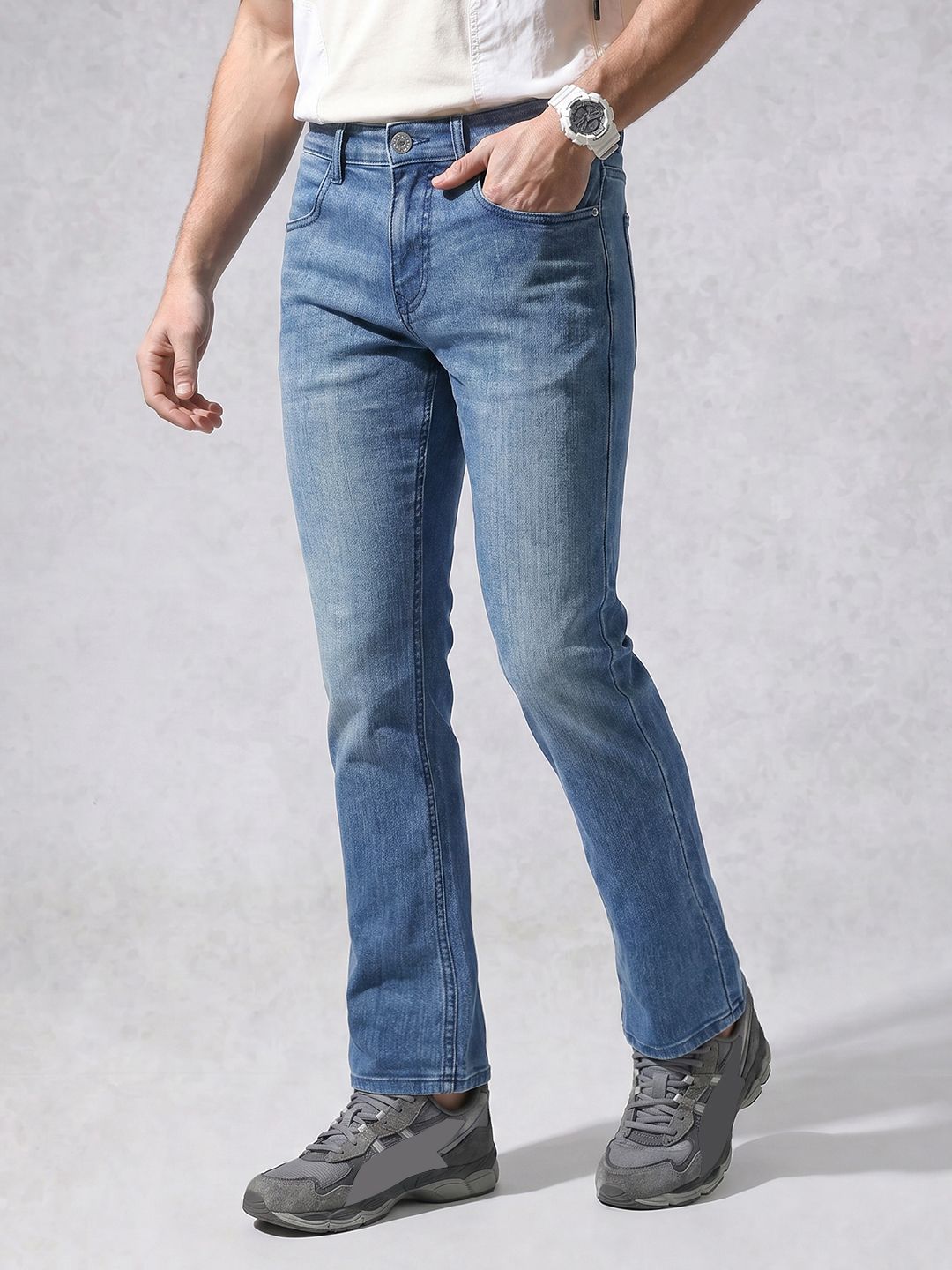WROGN Men Straight Fit Light Fade Stretchable Jeans