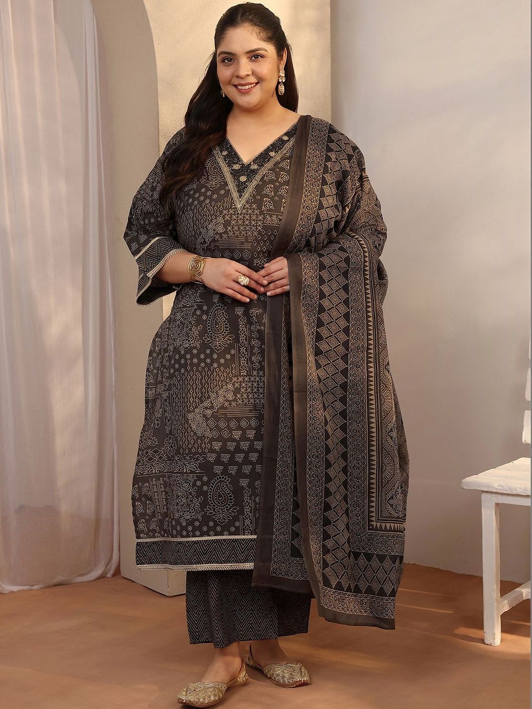 EXTRA LOVE BY LIBAS EXTRA LOVE BY LIBAS Plus Size Women Ethnic Motifs Printed Kurta with Trousers & Dupatta