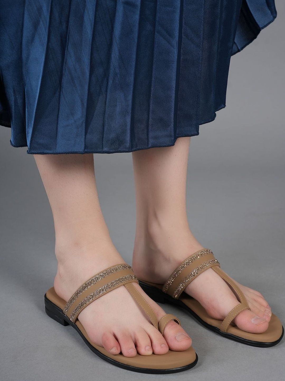 Liscott Women Embellished One Toe Flats