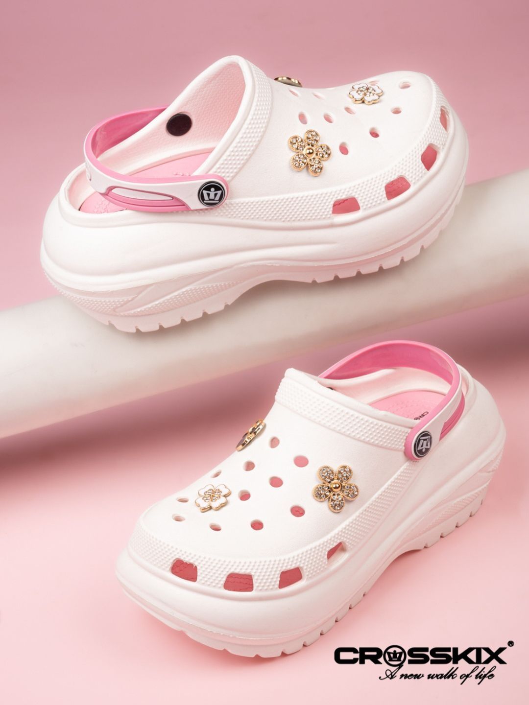 CROSSKIX Women Clogs Sandals