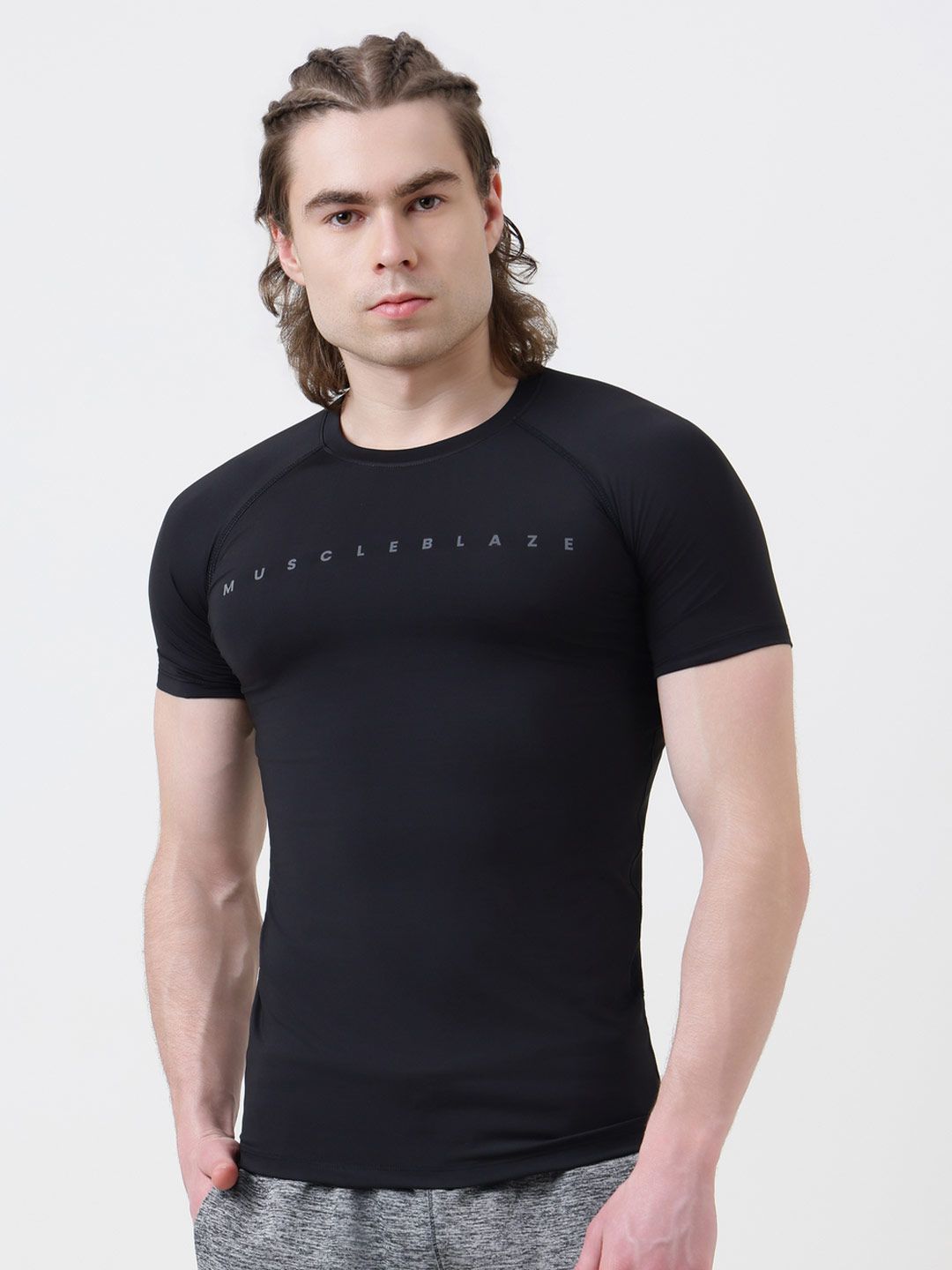 MuscleBlaze Men Pockets Compression T-shirt