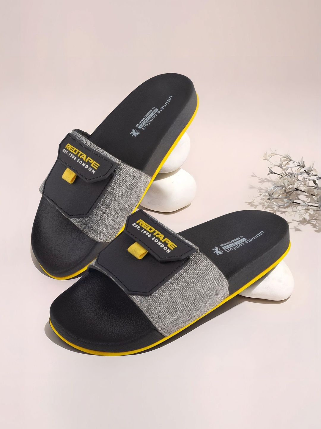 Red Tape Men Colourblocked Sliders