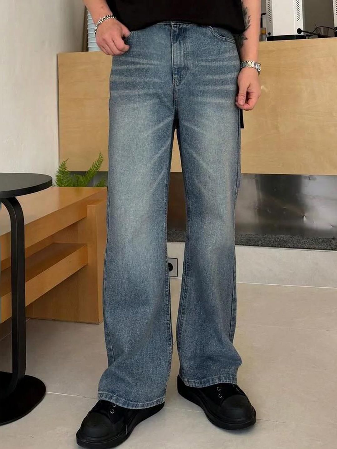 Kotty Men Relaxed Fit Low-Rise Light Fade Denim Jeans