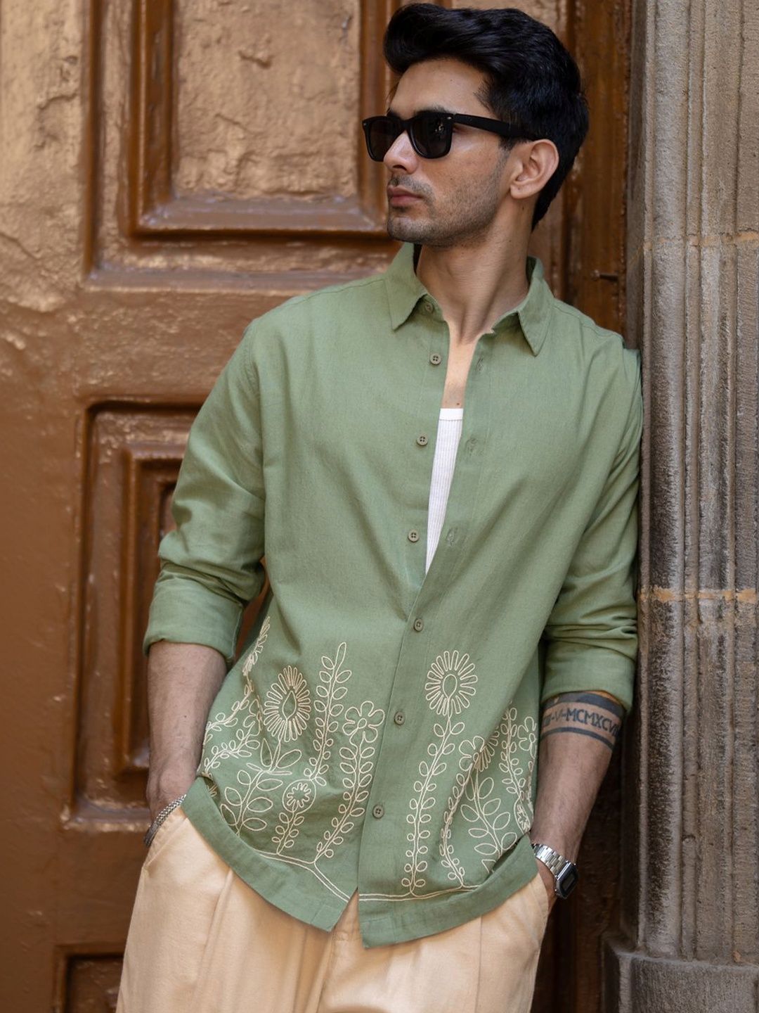 Powerlook Men Embroidered Spread Collar Long Sleeves Lightweight Shirt