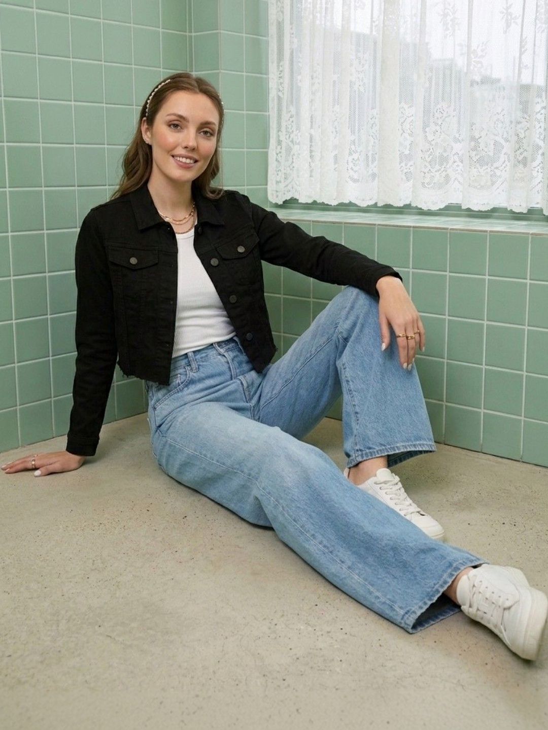 DressBerry Women Comfort Relaxed Fit High-Rise Light Fade Stretchable Jeans