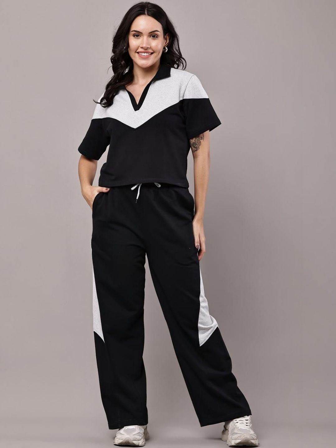 BAESD Women Colourblocked T-shirt with Trousers