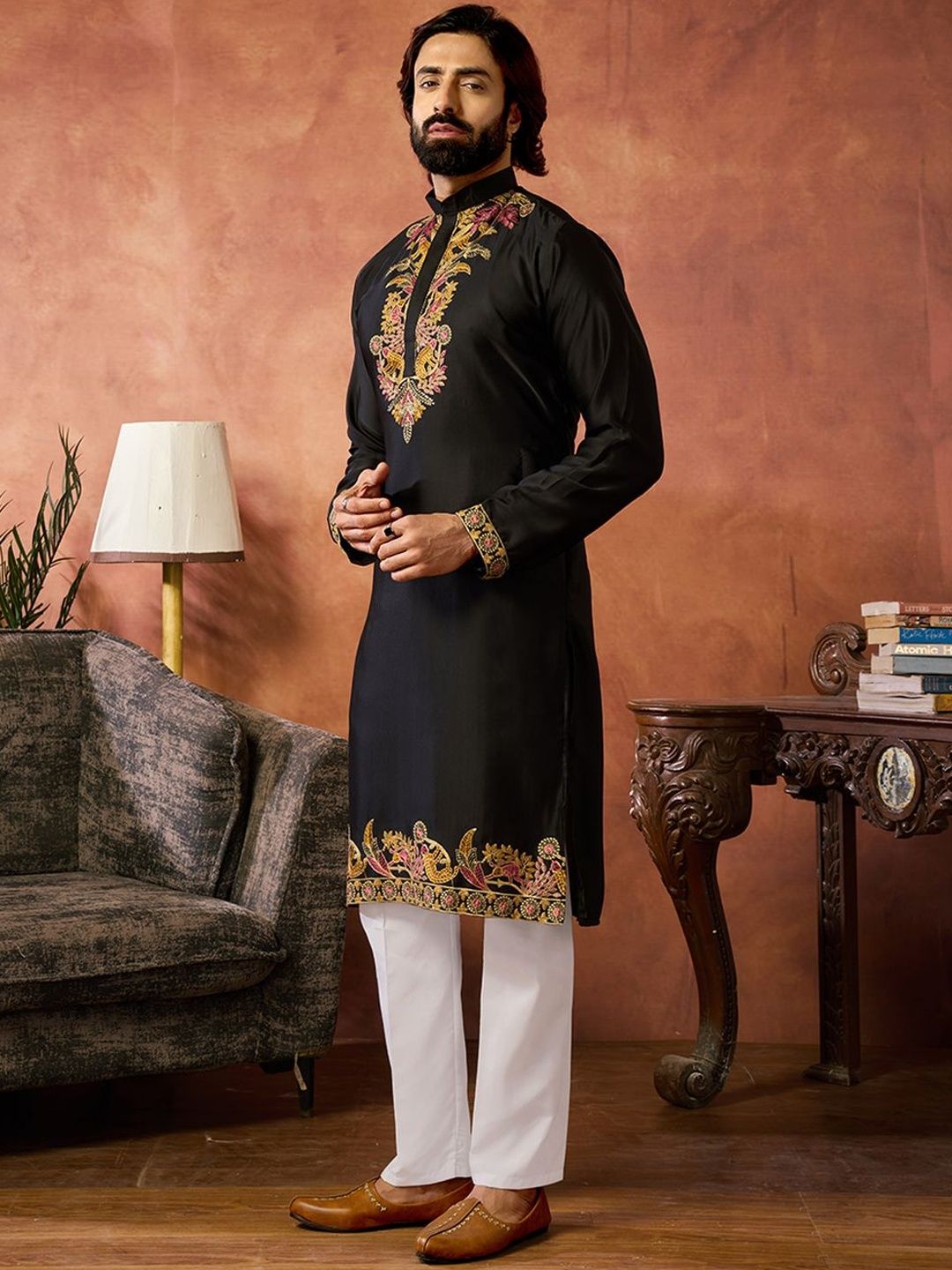 House of Pataudi Embroidered Cotton Mandarin Collar Knee Length Straight Kurta