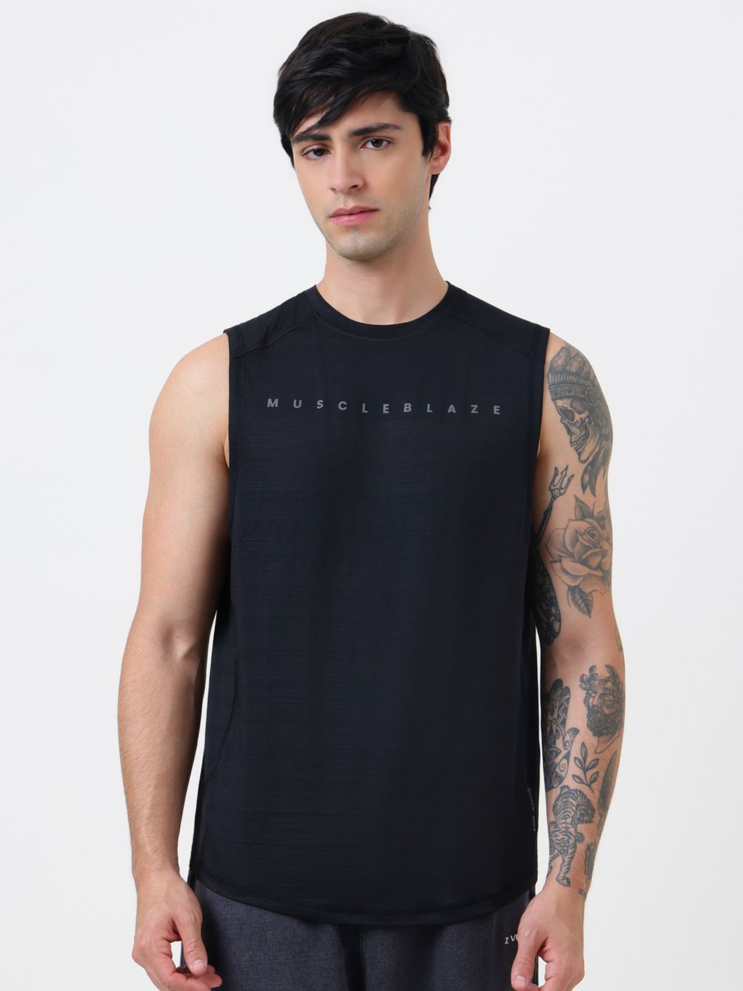 MuscleBlaze Men Sports T-shirt