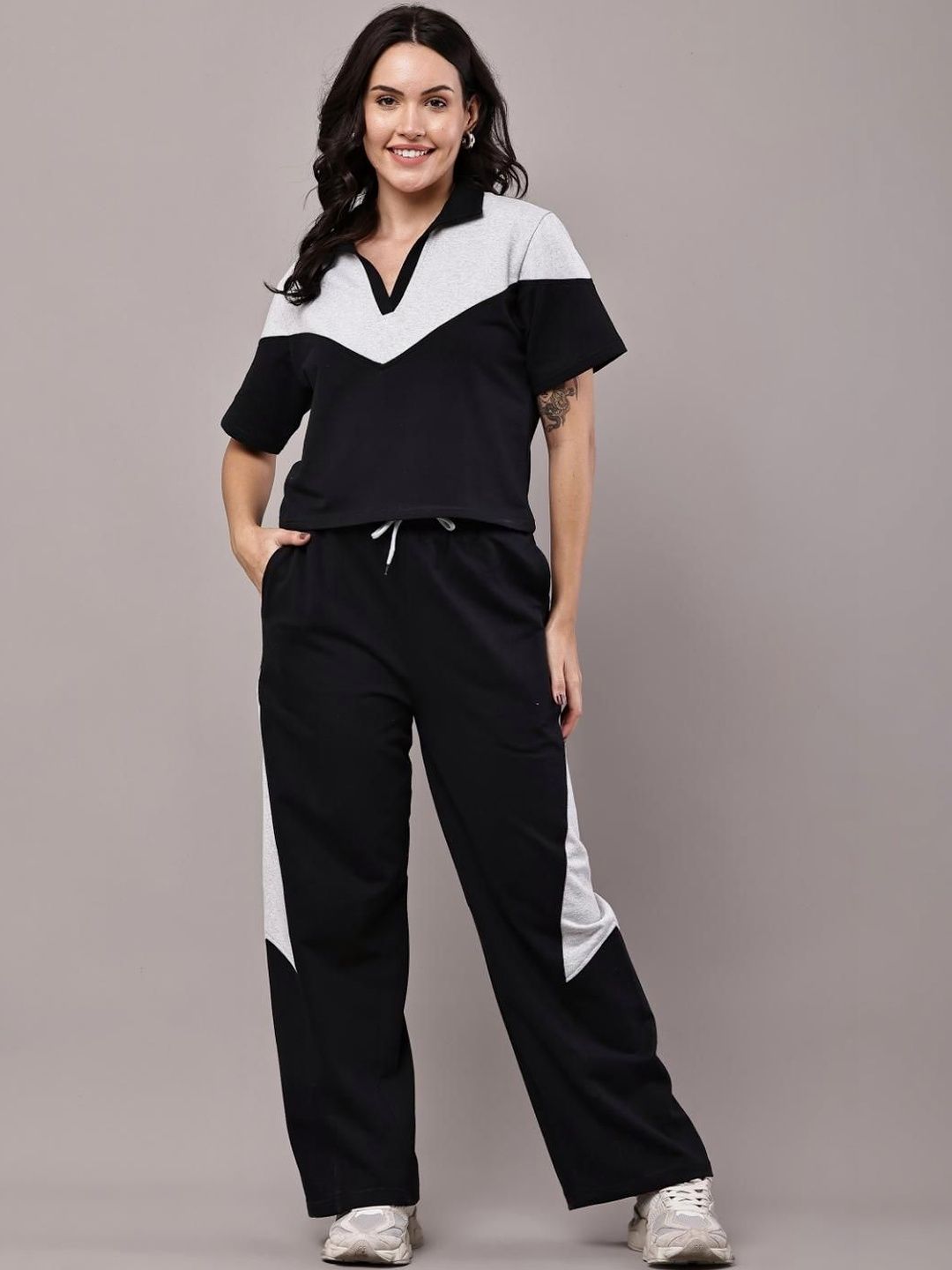 CLOTHINK INDIA Women Colourblocked T-shirt with Trousers